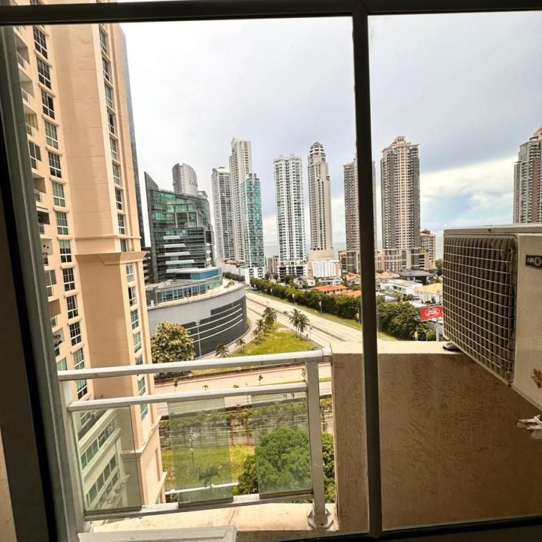 Apartamento Semi – Amoblado, Punta Pacifica, Vista Al Mar: de 4 Habitaciones