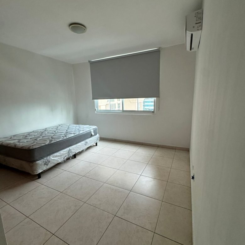 Apartamento Semi – Amoblado, Punta Pacifica, Vista Al Mar: de 4 Habitaciones