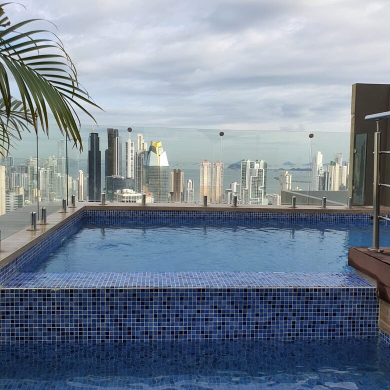 El Cangrejo / Bella Vista: Amoblado, Luxor 300, Torre Nueva, 3 Recámaras 169 m²
