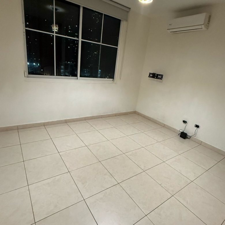 Apartamento Semi – Amoblado, Punta Pacifica, Vista Al Mar: de 4 Habitaciones