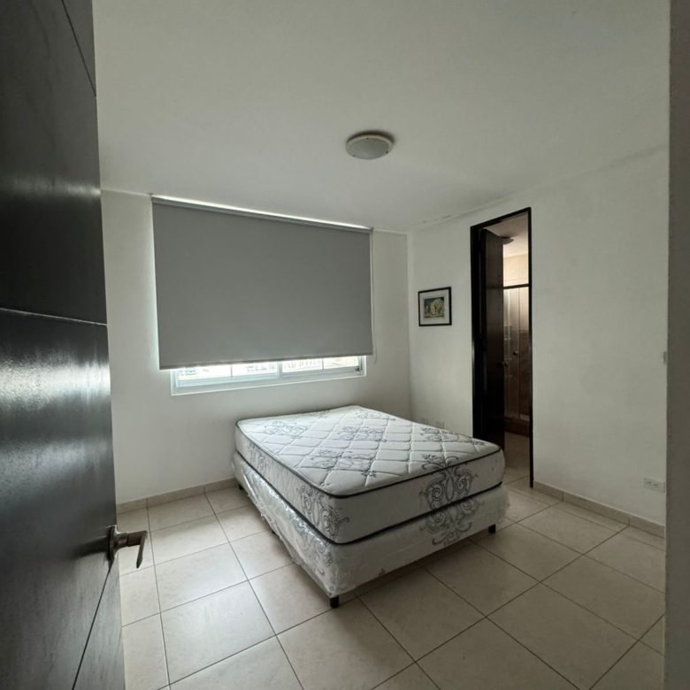 Apartamento Semi – Amoblado, Punta Pacifica, Vista Al Mar: de 4 Habitaciones