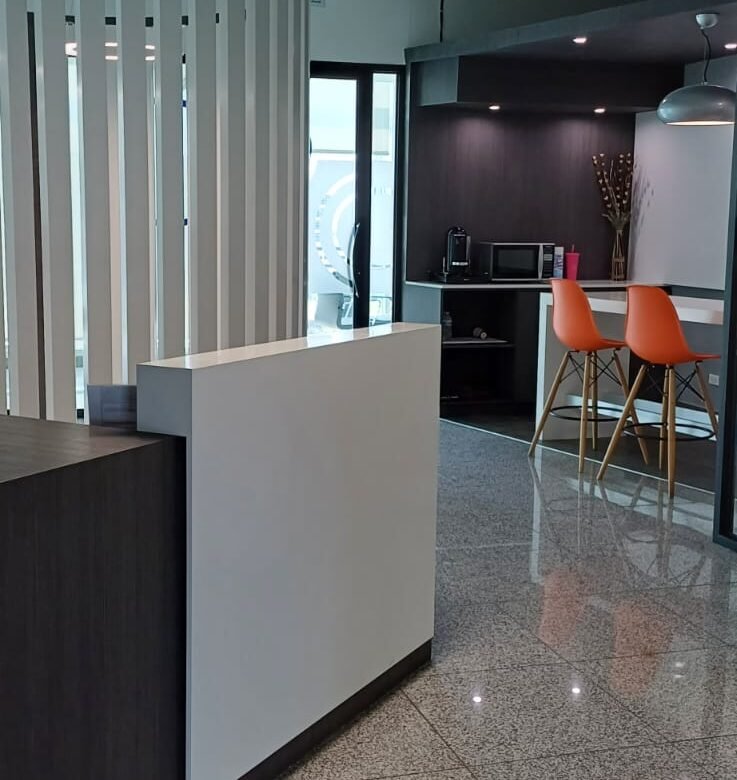 Costa del Este – Exclusivo: Oficina Semi – Amoblada, Torre Corporativa, 107 m²