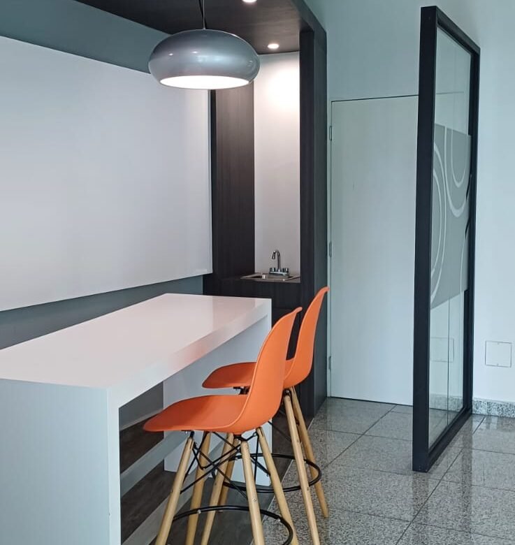 Costa del Este – Exclusivo: Oficina Semi – Amoblada, Torre Corporativa, 107 m²