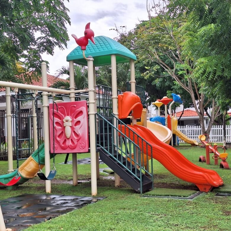 Versalles: Casa en Residencial con Seguridad 24hrs y Area Social
