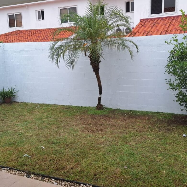 Versalles: Casa en Residencial con Seguridad 24hrs y Area Social