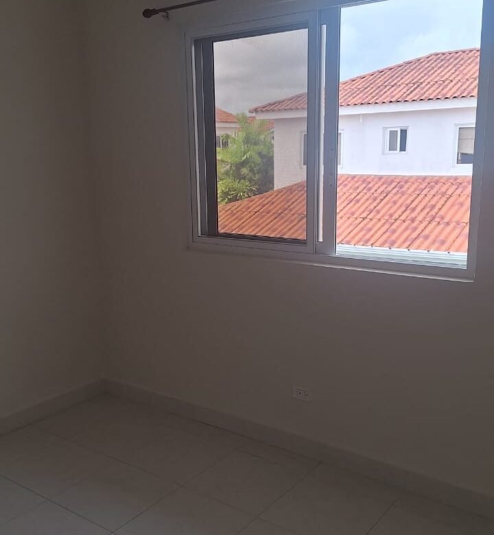 Versalles: Casa en Residencial con Seguridad 24hrs y Area Social