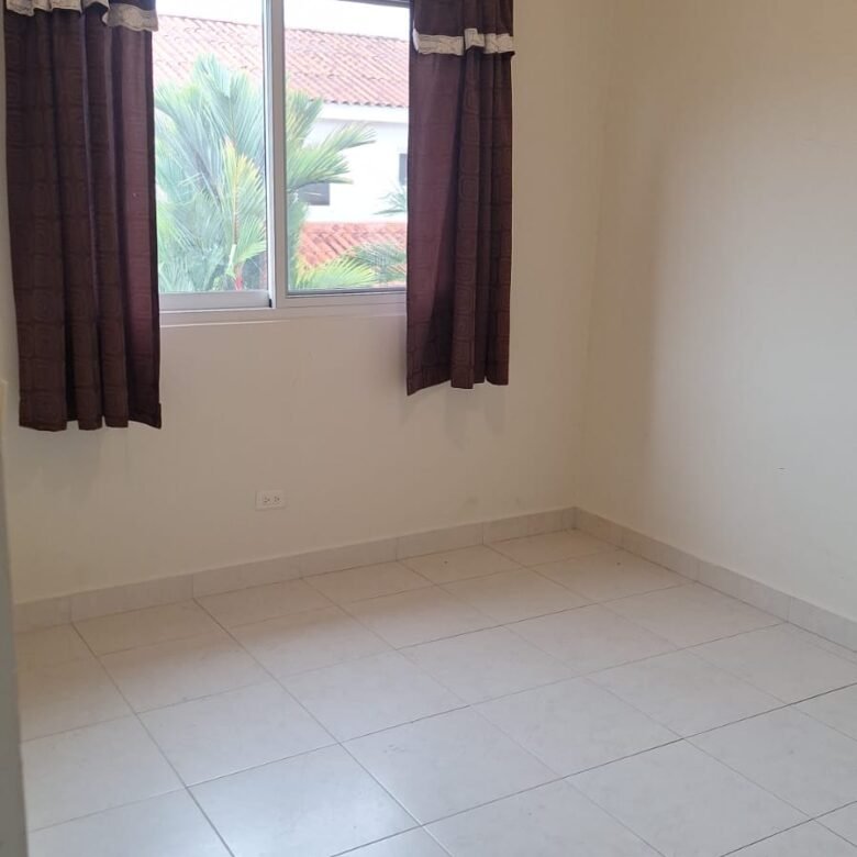 Versalles: Casa en Residencial con Seguridad 24hrs y Area Social