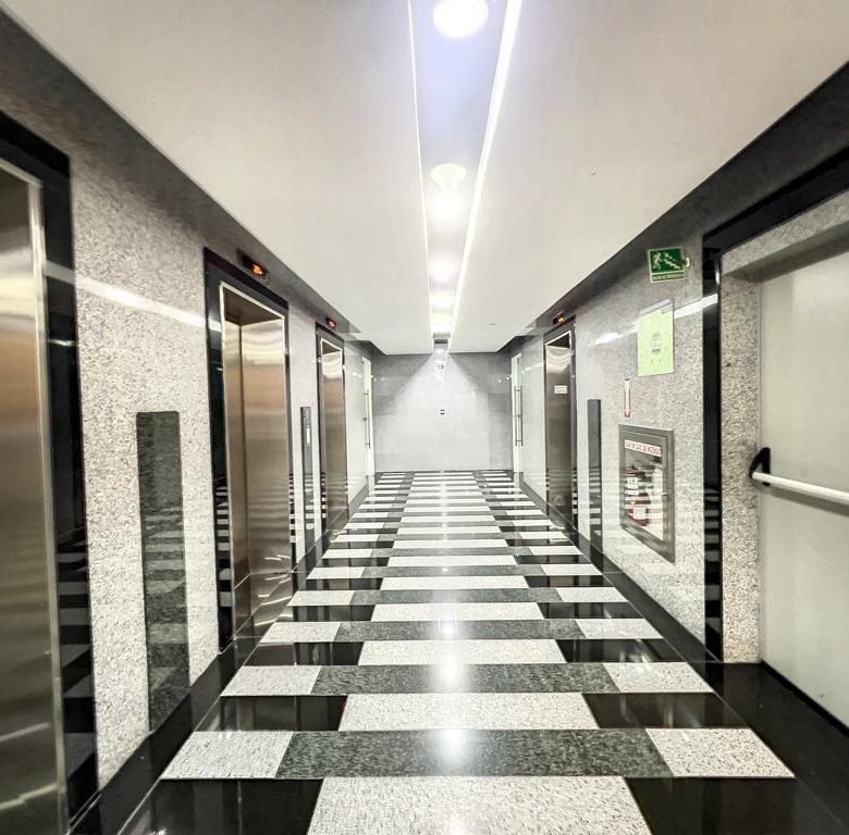 Para Estrenar, Medio Piso de Oficina: Calle 50, Torre Revolution (Tornillo)