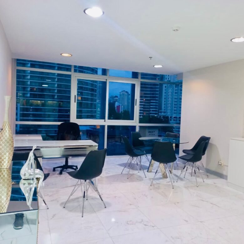 Bella Vista – Parque Urraca: Amoblada, Piso de Marmol, Oficina de 48 m²