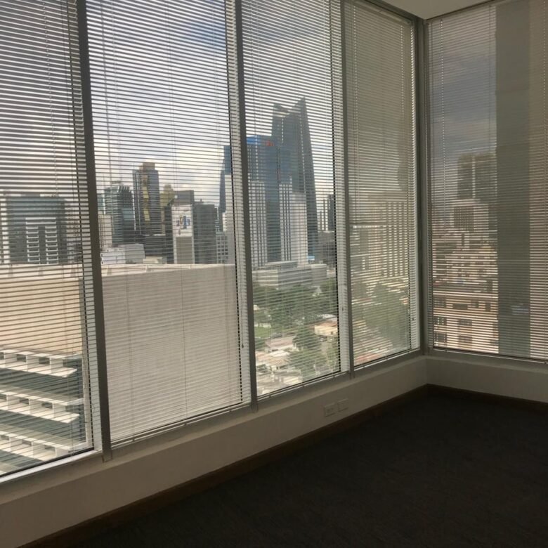 Ocean Business Plaza, Banesco: Area Bancaria, Cl Uruguay, Semi – Amoblada