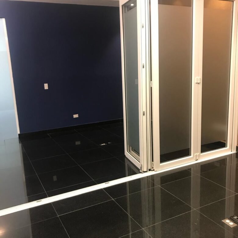 Ocean Business Plaza, Banesco: Area Bancaria, Cl Uruguay, Semi – Amoblada