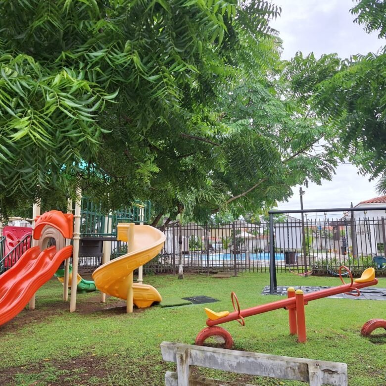 Versalles: Casa en Residencial con Seguridad 24hrs y Area Social