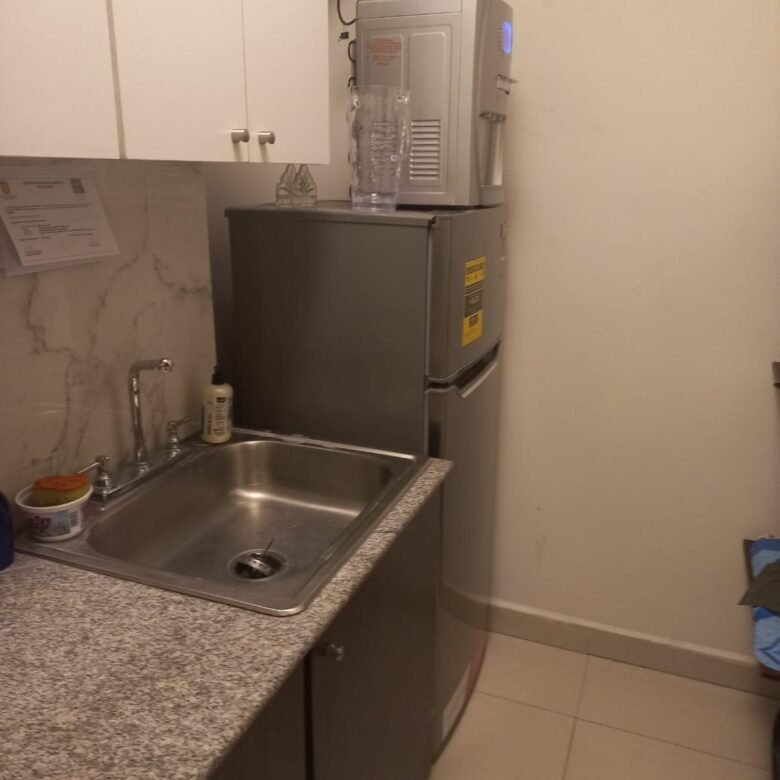 Oficina en San Francisco – El Tornillo, Torre F&f: Piso Alto, 156 m², Alquilada