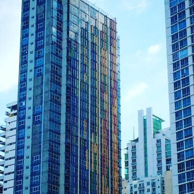 Bella Vista – Parque Urraca: Amoblada, Piso de Marmol, Oficina de 48 m²