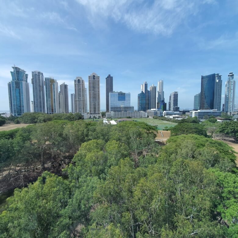 Costa del Este – Exclusivo: Oficina Semi – Amoblada, Torre Corporativa, 107 m²