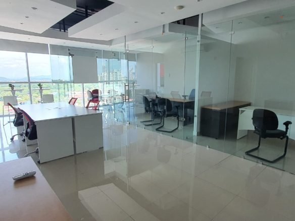 Oficina Céntrica – Completamente amoblada: Edison Corporate Center