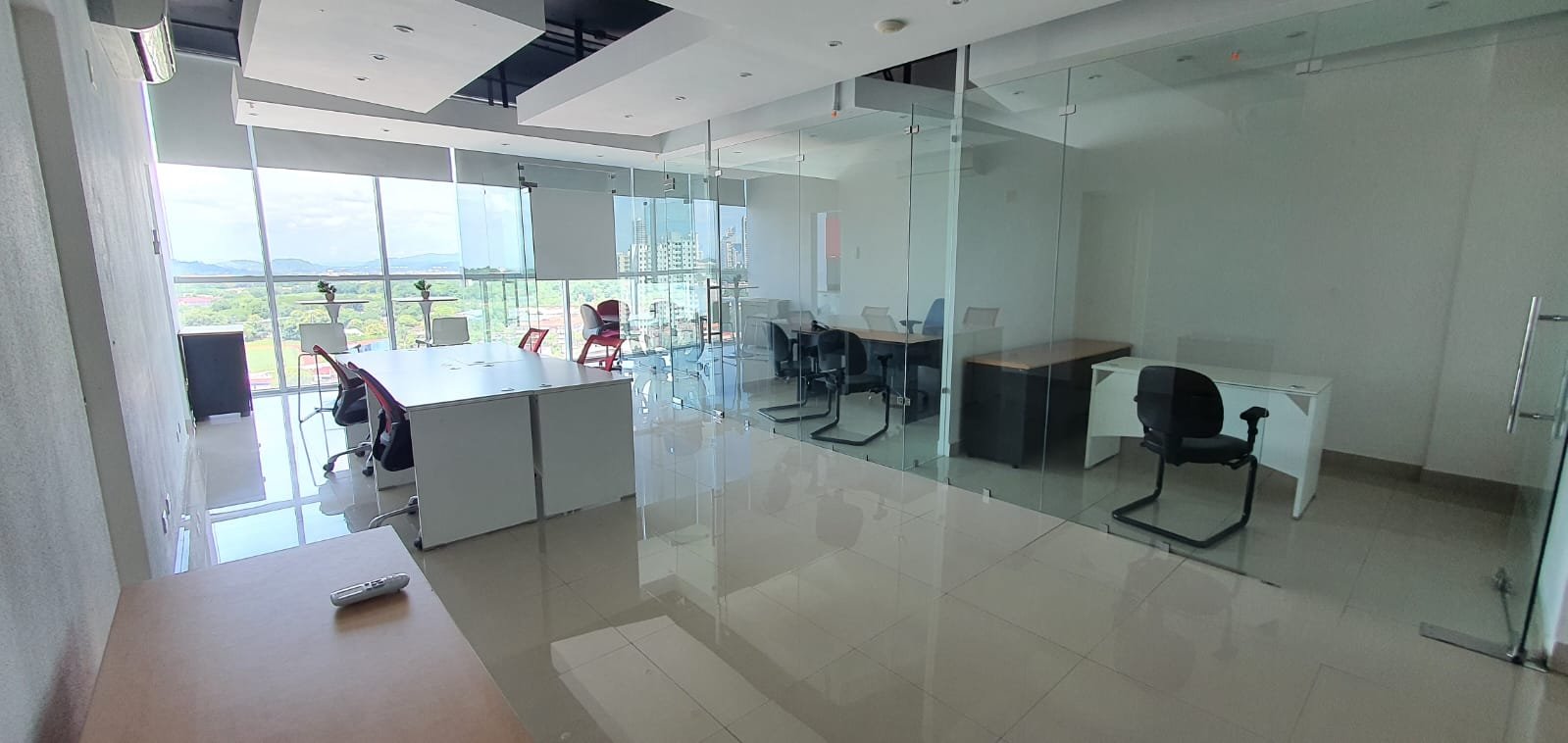 Oficina Céntrica – Completamente amoblada: Edison Corporate Center