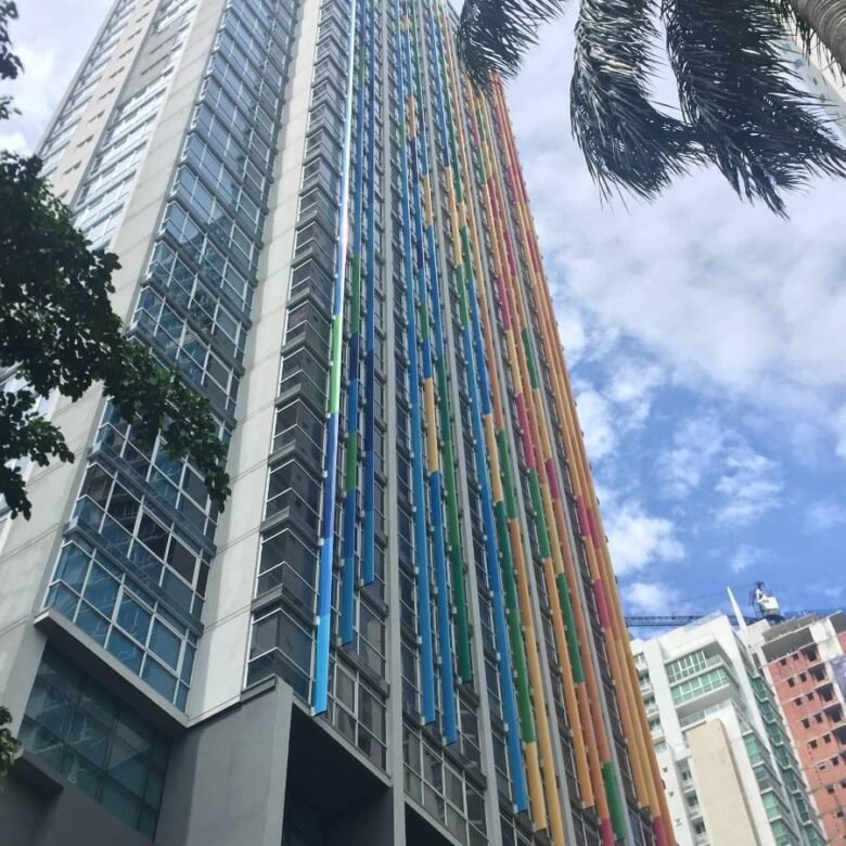 Bella Vista – Parque Urraca: Amoblada, Piso de Marmol, Oficina de 48 m²