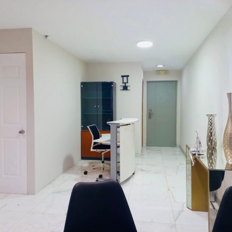 Bella Vista – Parque Urraca: Amoblada, Piso de Marmol, Oficina de 48 m²