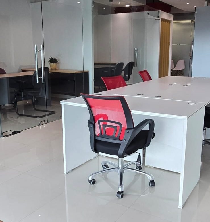 Oficina Céntrica – Completamente amoblada: Edison Corporate Center