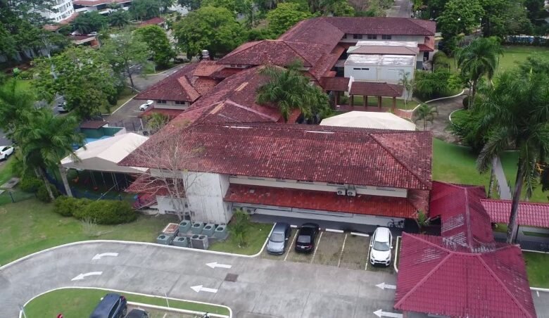 Edificio en Clayton: Tres Niveles, con 1 Hectárea de Terreno, Zonificación Mcu1