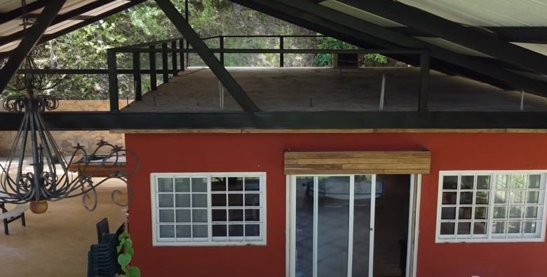 Finca en Playa San Carlos: con 2 Casas, 4.3 Hectáreas (10.585 Acres) de Terreno
