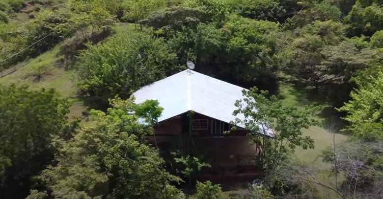 Finca en Playa San Carlos: con 2 Casas, 4.3 Hectáreas (10.585 Acres) de Terreno