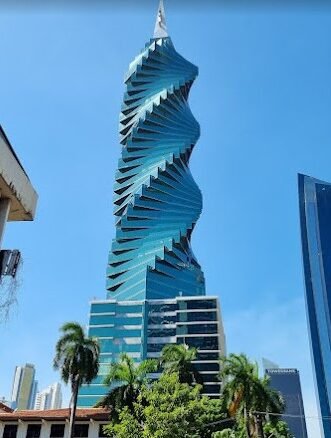 Oficina en San Francisco – El Tornillo, Torre F&f: Piso Alto, 156 m², Alquilada