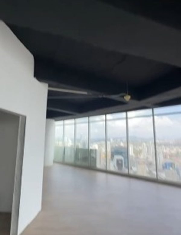 Para Estrenar, Medio Piso de Oficina: Calle 50, Torre Revolution (Tornillo)