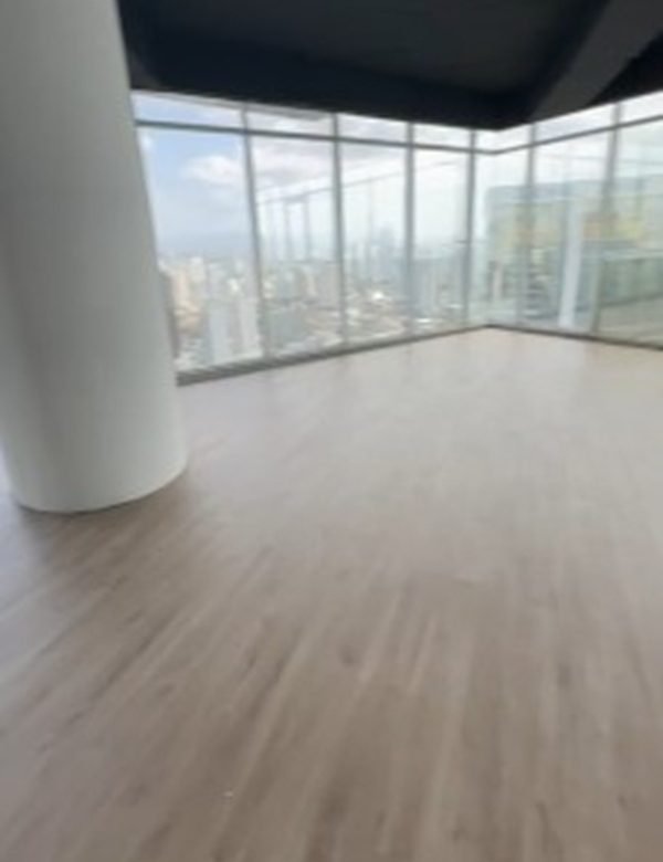 Para Estrenar, Medio Piso de Oficina: Calle 50, Torre Revolution (Tornillo)