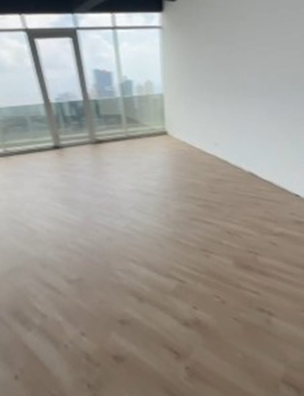 Para Estrenar, Medio Piso de Oficina: Calle 50, Torre Revolution (Tornillo)
