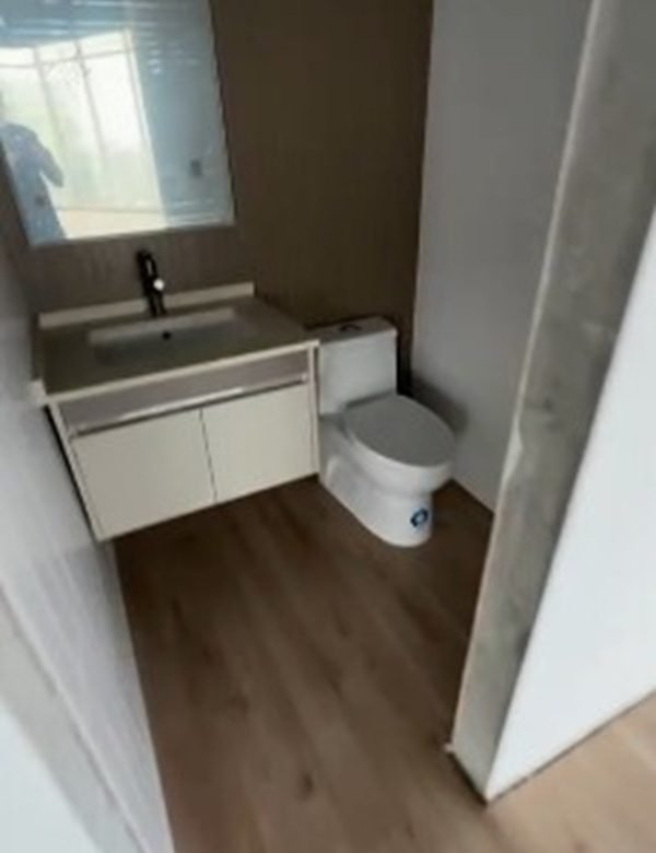 Para Estrenar, Medio Piso de Oficina: Calle 50, Torre Revolution (Tornillo)