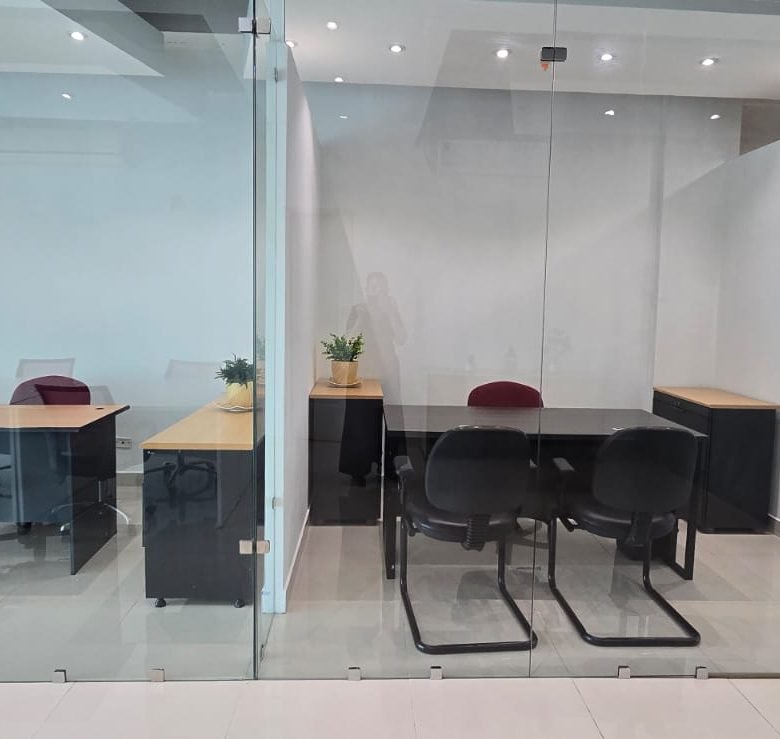 Oficina Céntrica – Completamente amoblada: Edison Corporate Center