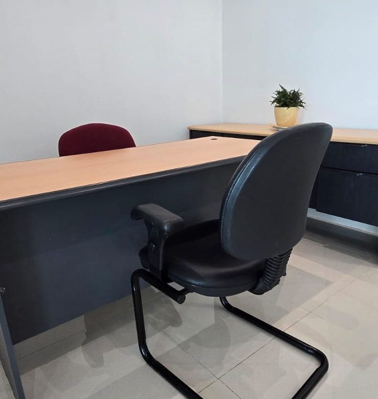 Oficina Céntrica – Completamente amoblada: Edison Corporate Center