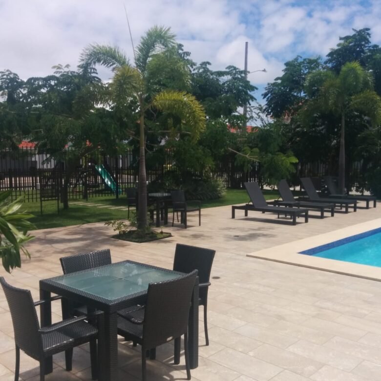 Versalles: Casa en Residencial con Seguridad 24hrs y Area Social