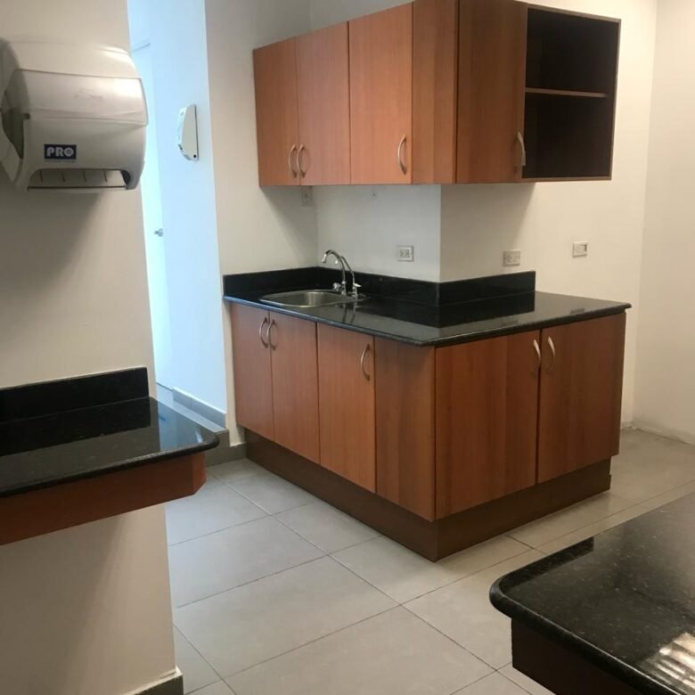 Ocean Business Plaza, Banesco: Area Bancaria, Cl Uruguay, Semi – Amoblada