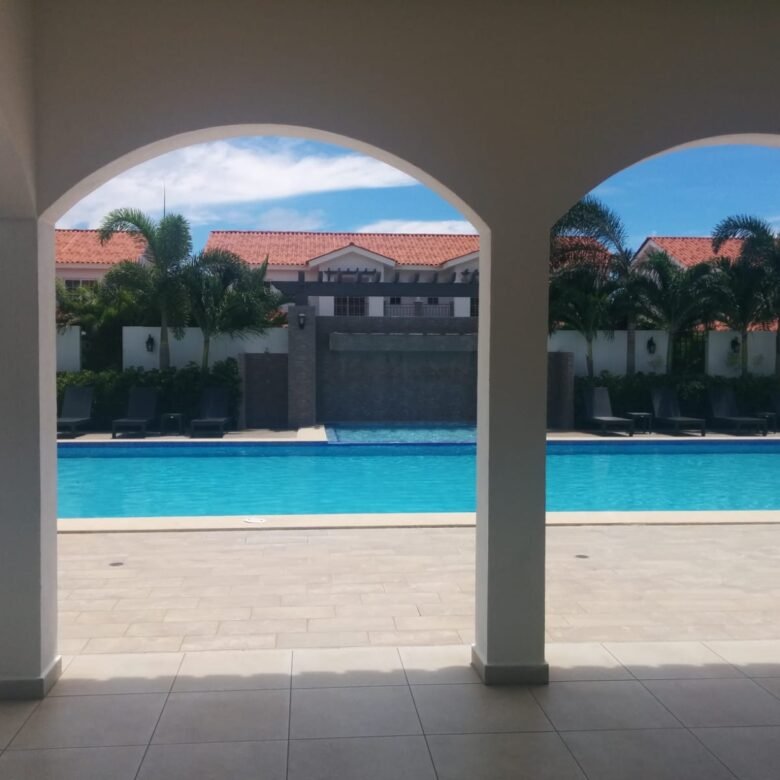 Versalles: Casa en Residencial con Seguridad 24hrs y Area Social