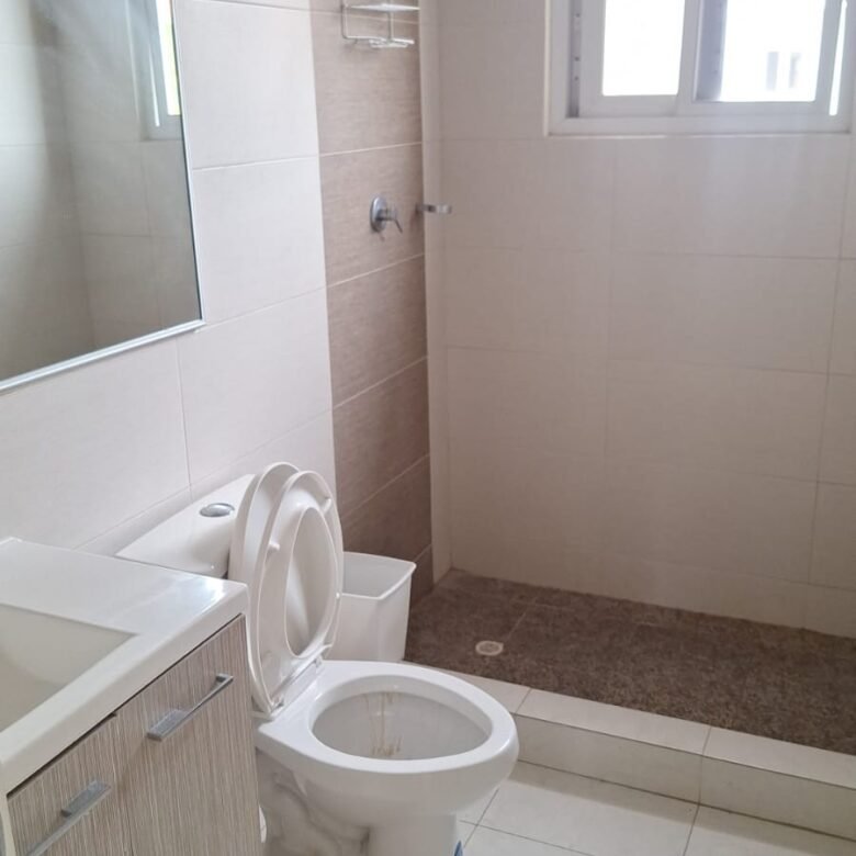 Versalles: Casa en Residencial con Seguridad 24hrs y Area Social
