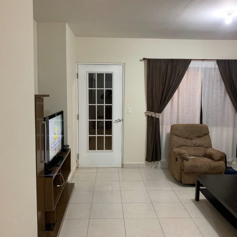 Versalles: Casa en Residencial con Seguridad 24hrs y Area Social