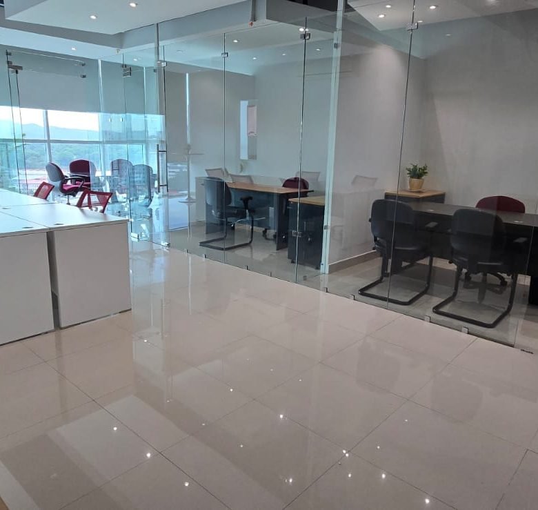 Oficina Céntrica – Completamente amoblada: Edison Corporate Center
