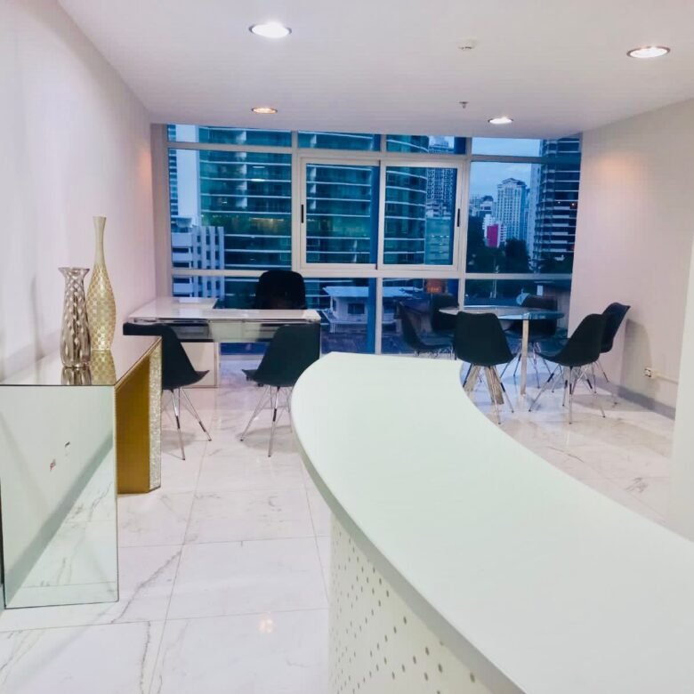 Bella Vista – Parque Urraca: Amoblada, Piso de Marmol, Oficina de 48 m²