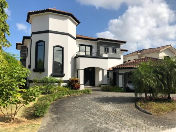Casa en Residencial de Lujo en Costa del Este, Pocas Residencias