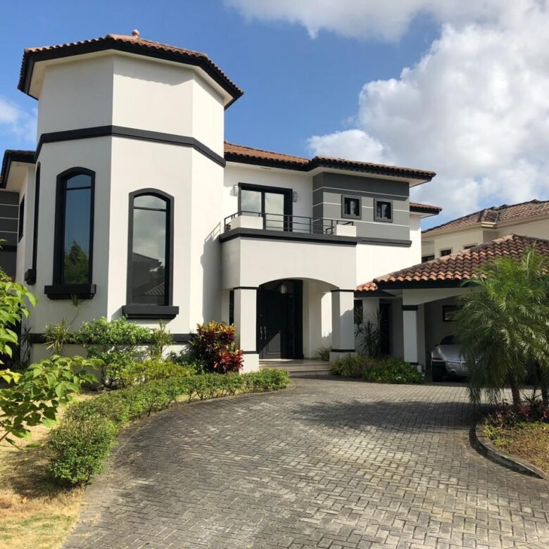 Casa en Residencial de Lujo en Costa del Este, Pocas Residencias
