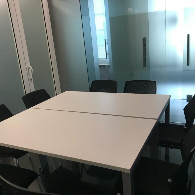 Ocean Business Plaza, Banesco: Area Bancaria, Cl Uruguay, Semi – Amoblada