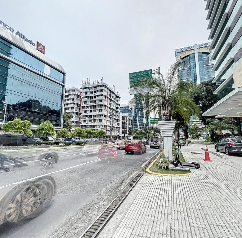 Para Estrenar, Medio Piso de Oficina: Calle 50, Torre Revolution (Tornillo)