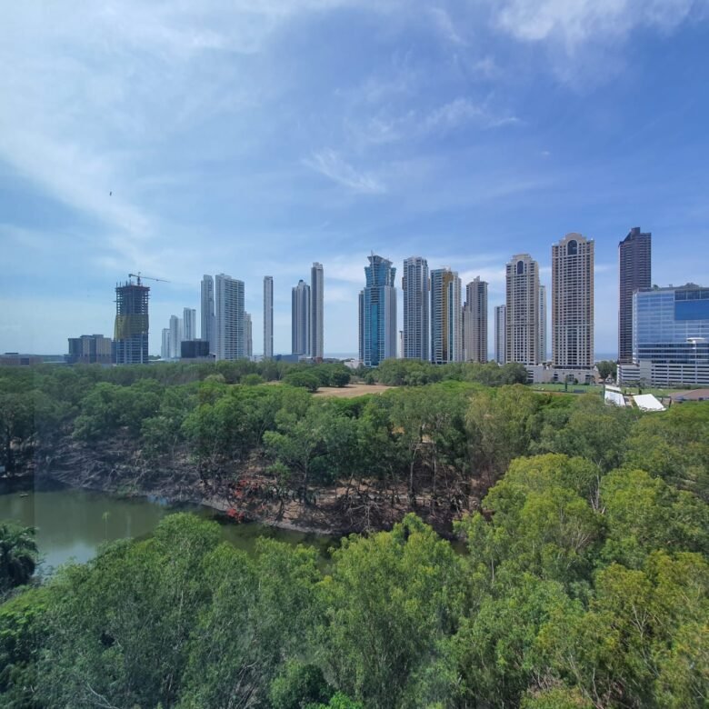 Costa del Este – Exclusivo: Oficina Semi – Amoblada, Torre Corporativa, 107 m²