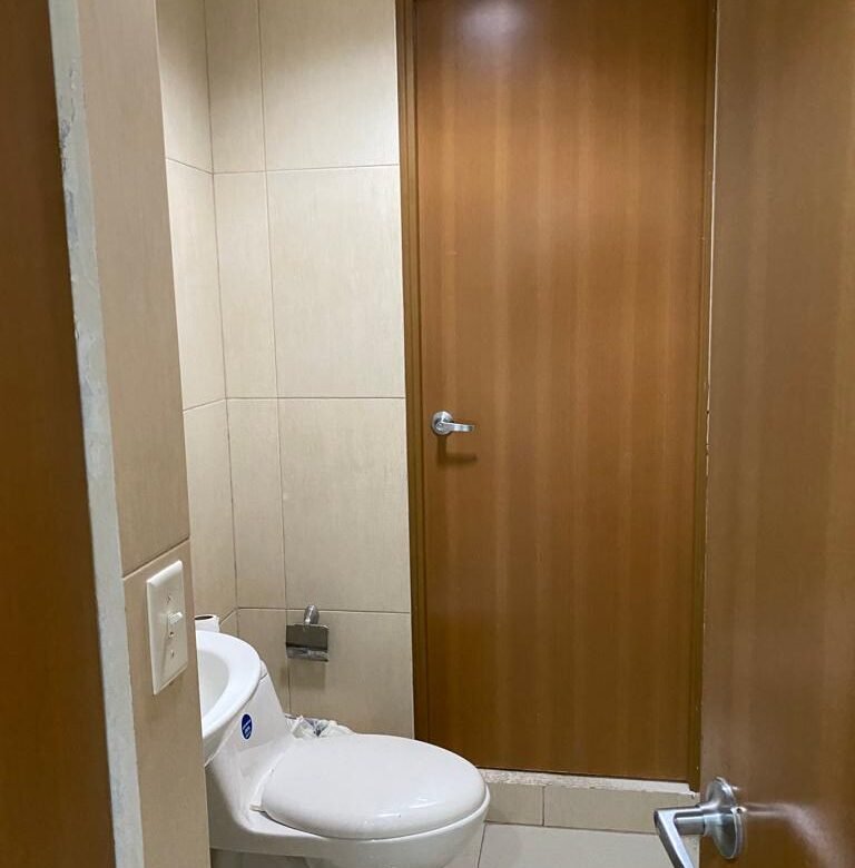Bella Vista – Parque Urraca: Amoblada, Piso de Marmol, Oficina de 48 m²