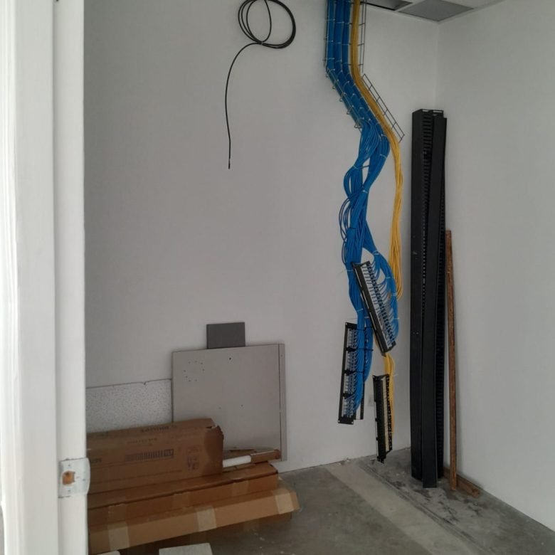 Calle 50 – San Francisco, Cerca SOHO Mall (A Pocos m de Cl 50): 200 m² Oficina Terminada