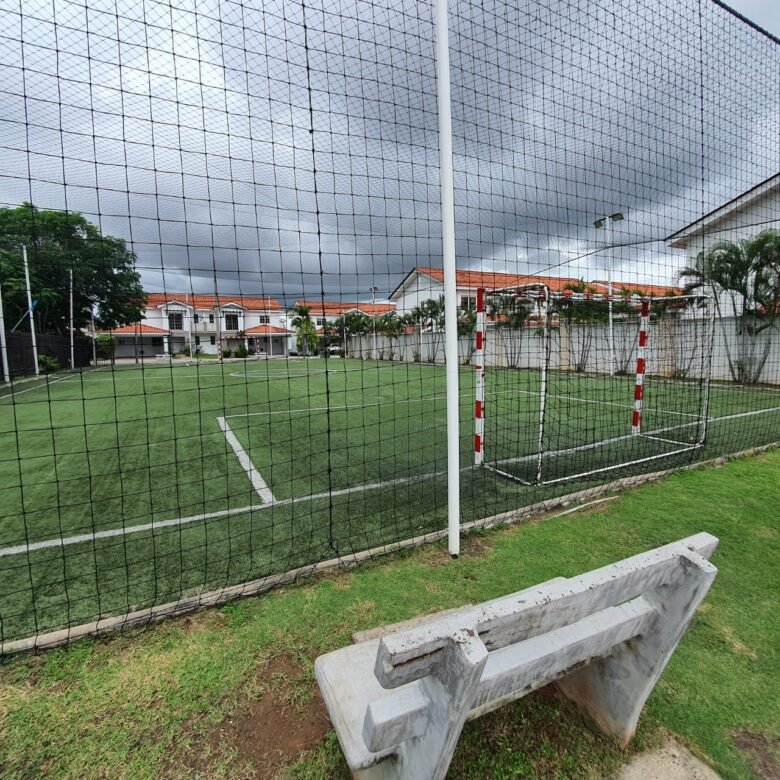 Versalles: Casa en Residencial con Seguridad 24hrs y Area Social