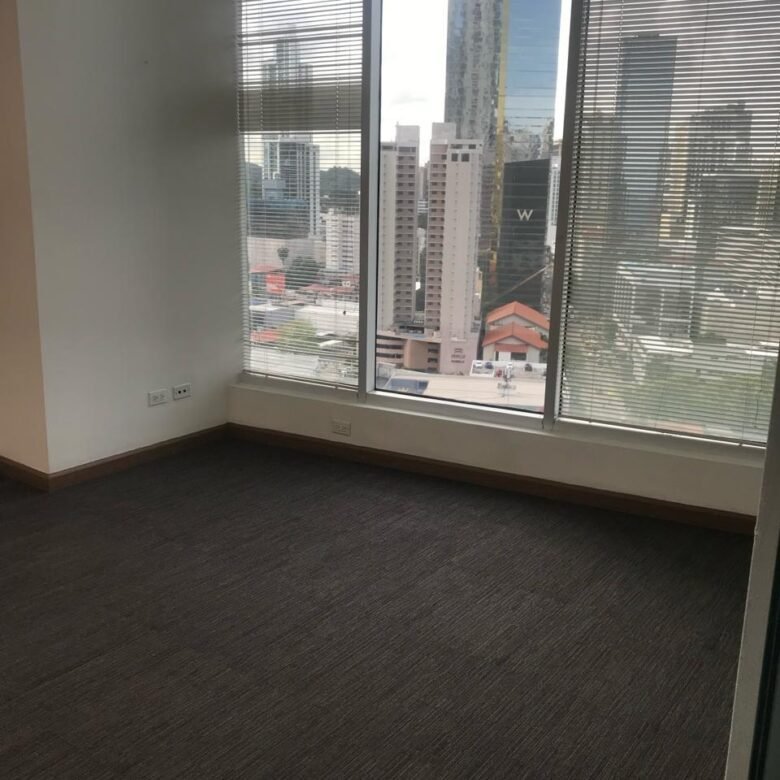 Ocean Business Plaza, Banesco: Area Bancaria, Cl Uruguay, Semi – Amoblada